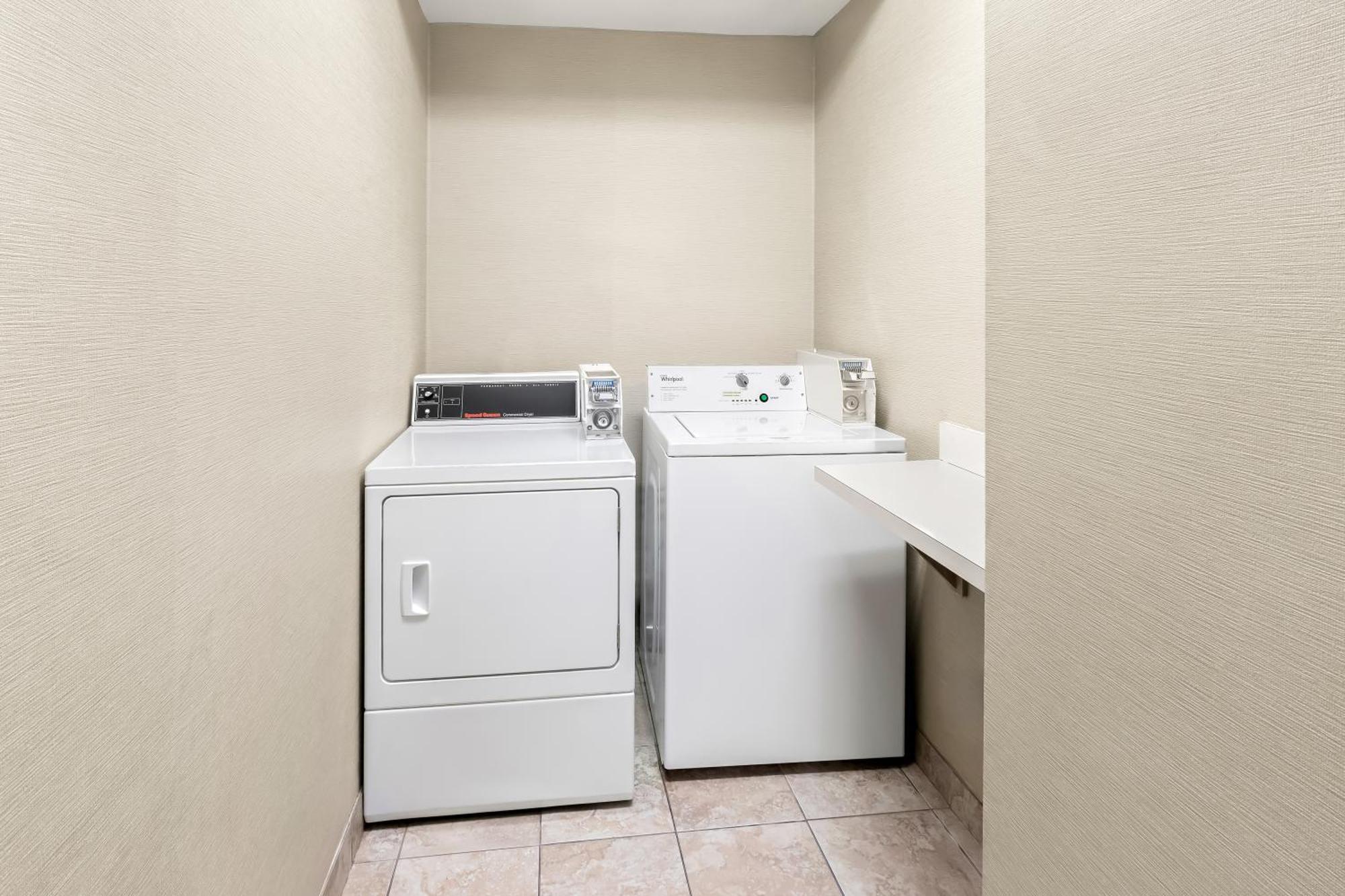 Comfort Suites Portland Airport מראה חיצוני תמונה